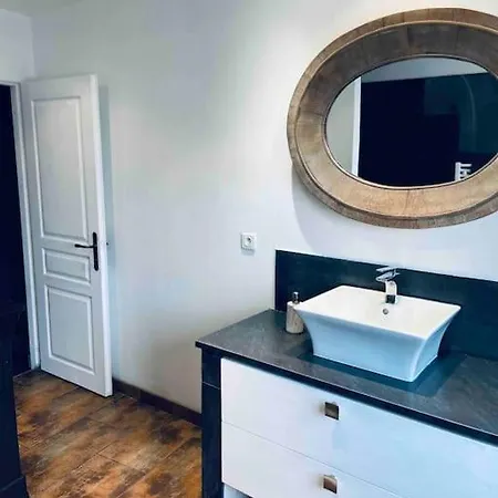 Maison Climatisee Avec Stationnement Et Wifi Bram