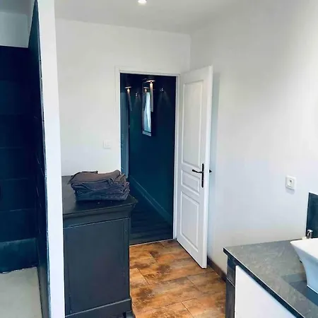 Holiday home Maison Climatisee Avec Stationnement Et Wifi