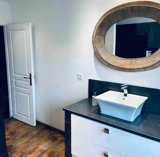 Maison Climatisee Avec Stationnement Et Wifi Bram